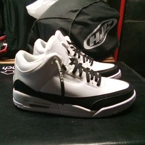 - Air Jordan 3 retro